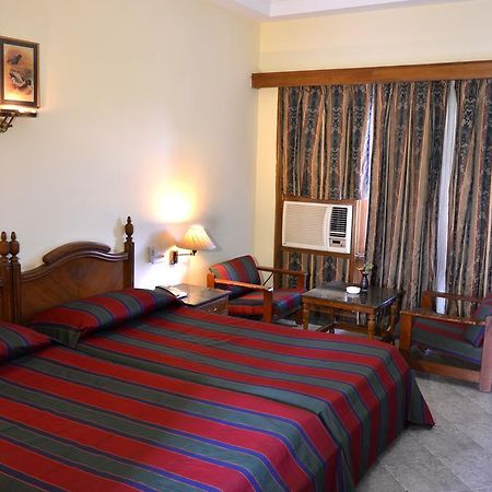 Hotel Bharatpur Ashok ภายนอก รูปภาพ
