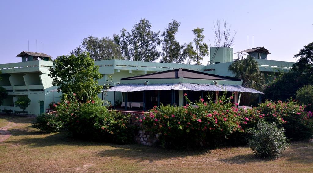 Hotel Bharatpur Ashok ภายนอก รูปภาพ