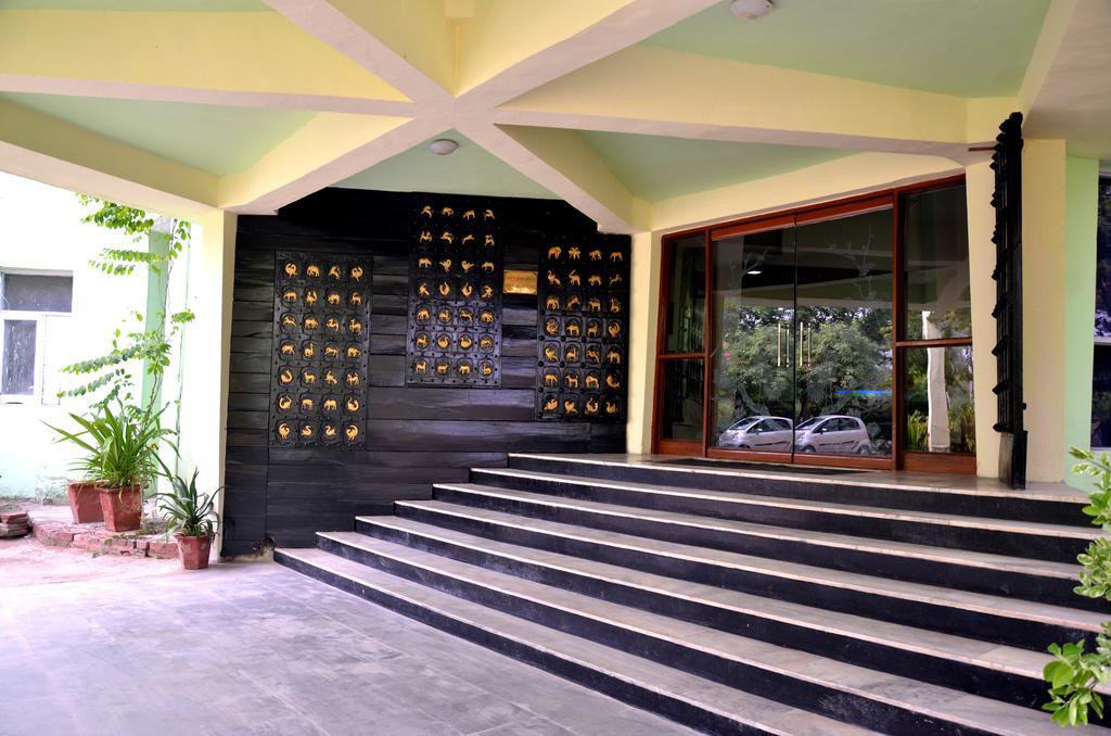Hotel Bharatpur Ashok ภายนอก รูปภาพ