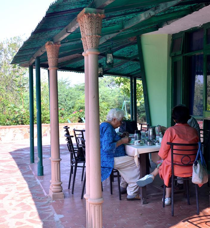 Hotel Bharatpur Ashok ภายนอก รูปภาพ