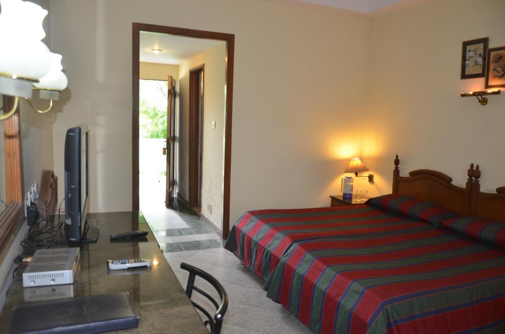 Hotel Bharatpur Ashok ภายนอก รูปภาพ