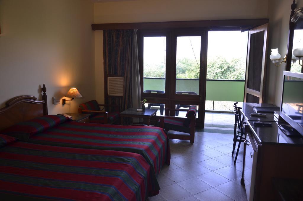Hotel Bharatpur Ashok ภายนอก รูปภาพ