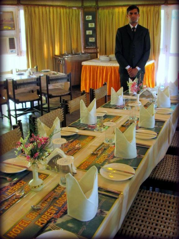 Hotel Bharatpur Ashok ภายนอก รูปภาพ