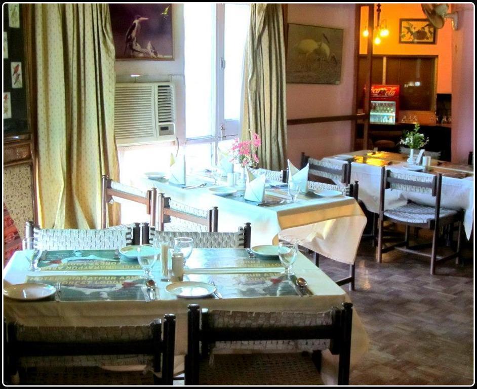 Hotel Bharatpur Ashok ภายนอก รูปภาพ