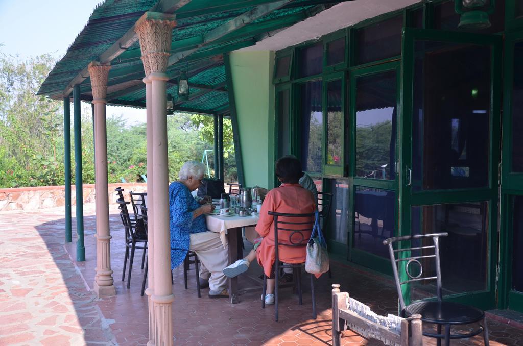 Hotel Bharatpur Ashok ภายนอก รูปภาพ