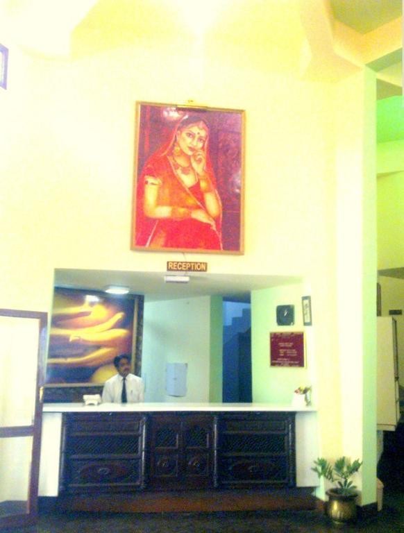 Hotel Bharatpur Ashok ภายนอก รูปภาพ