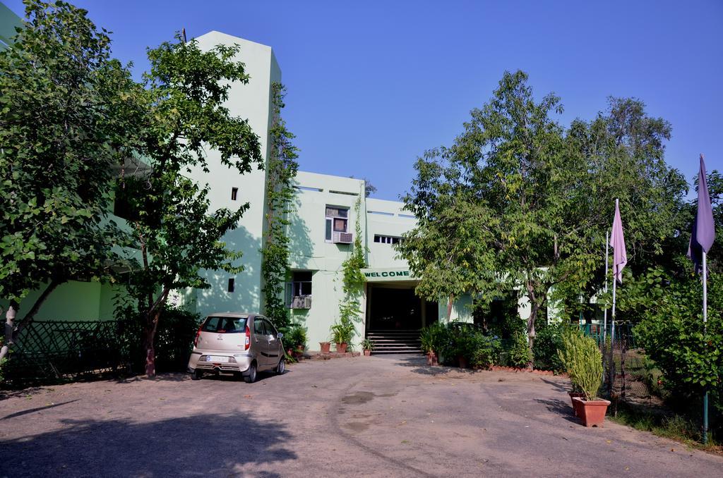 Hotel Bharatpur Ashok ภายนอก รูปภาพ
