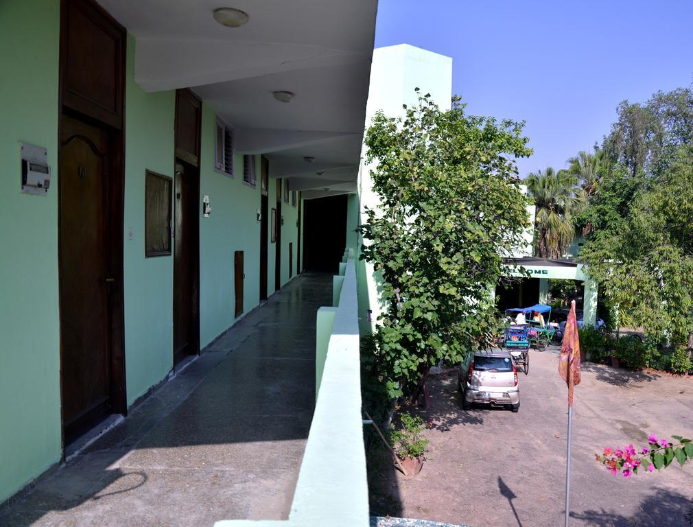 Hotel Bharatpur Ashok ภายนอก รูปภาพ