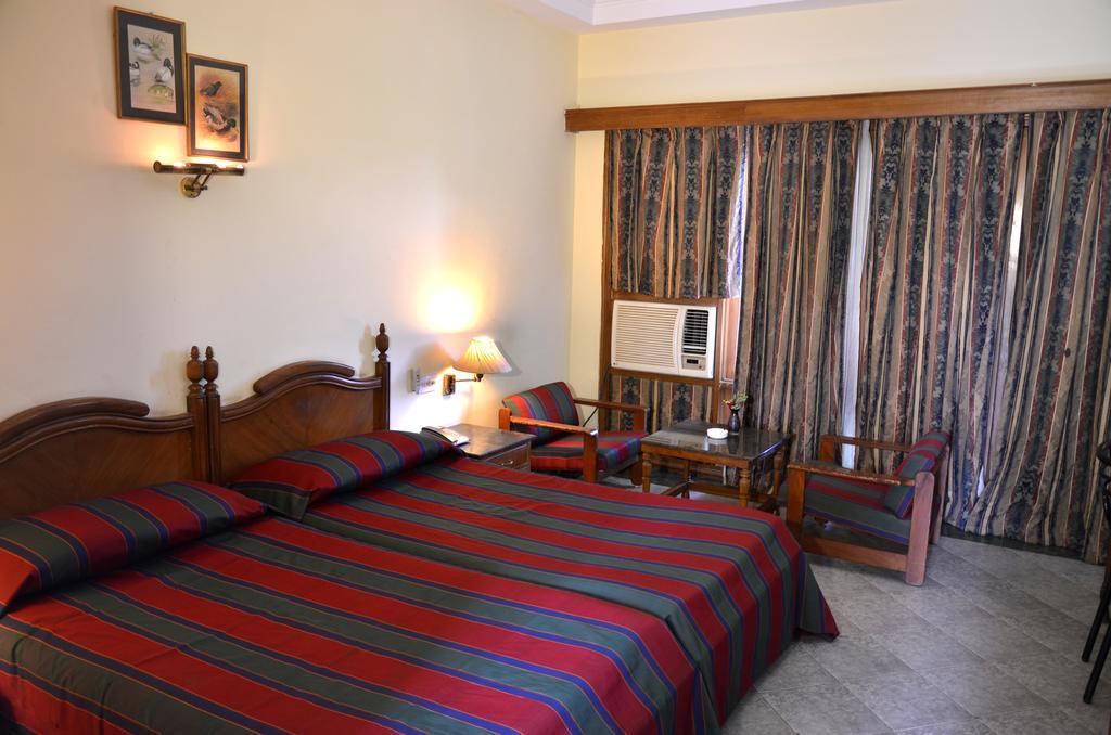 Hotel Bharatpur Ashok ภายนอก รูปภาพ
