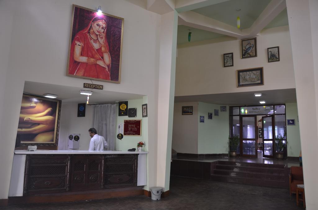 Hotel Bharatpur Ashok ภายนอก รูปภาพ
