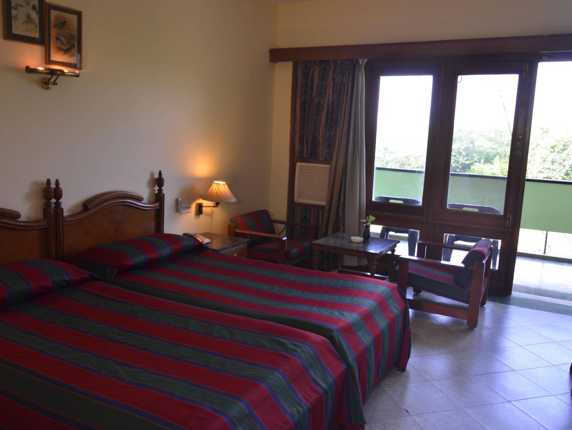 Hotel Bharatpur Ashok ภายนอก รูปภาพ