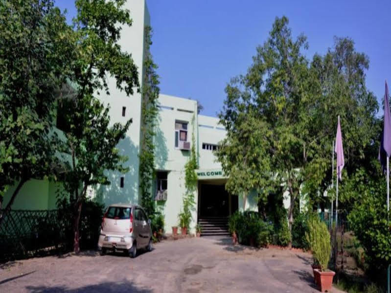 Hotel Bharatpur Ashok ภายนอก รูปภาพ